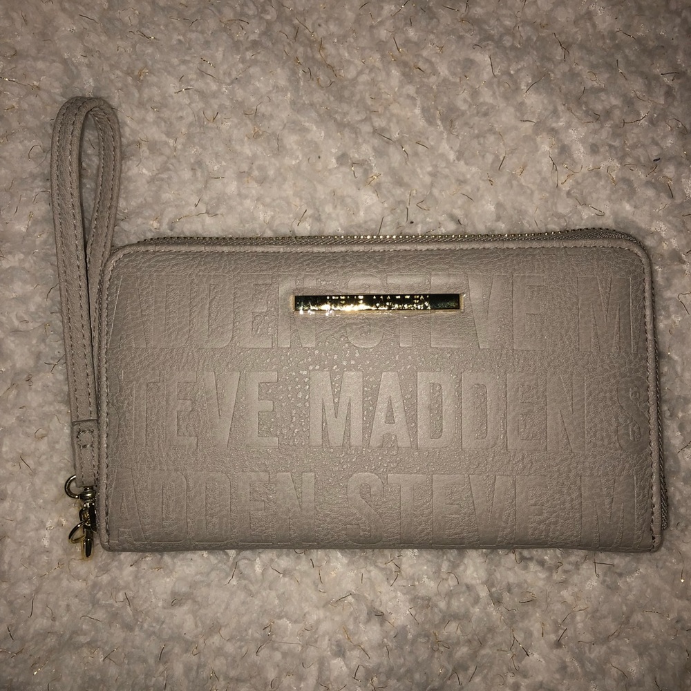 Steve Madden Wristlet